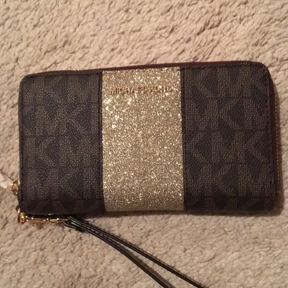 MK accordion wallet